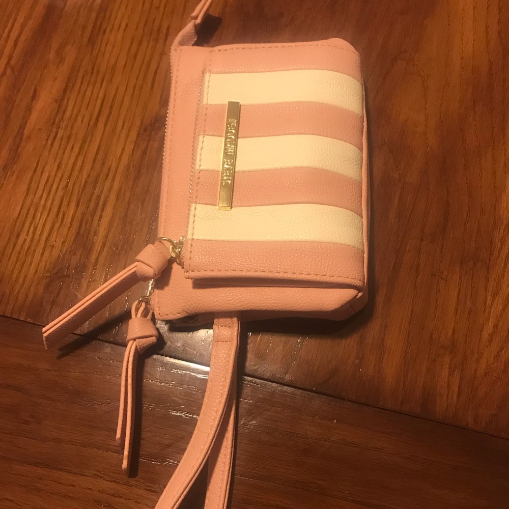 EUC Steve Madden Wristlet - Picture 1 of 8